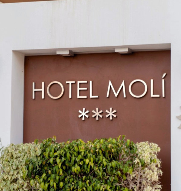 Hotel Moli Sign